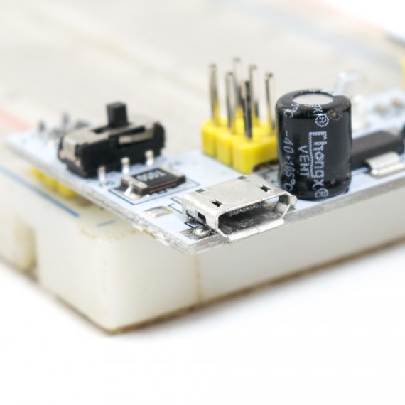 Fuente para protoboard con micro USB